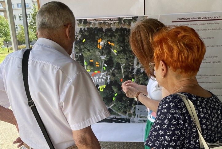 Veřejné setkání - náměstí Míru (zdroj fotografií: Útvar koncepce a rozvoje města Plzně) 19168405