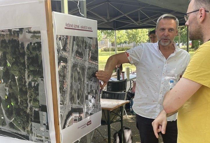 Veřejné setkání - náměstí Míru (zdroj fotografií: Útvar koncepce a rozvoje města Plzně) 19168407